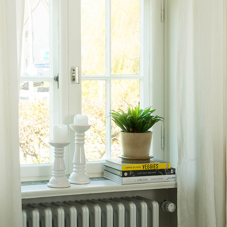 Maßgefertigte Leinenvorhänge aus stonewashed Leinen am Fenster