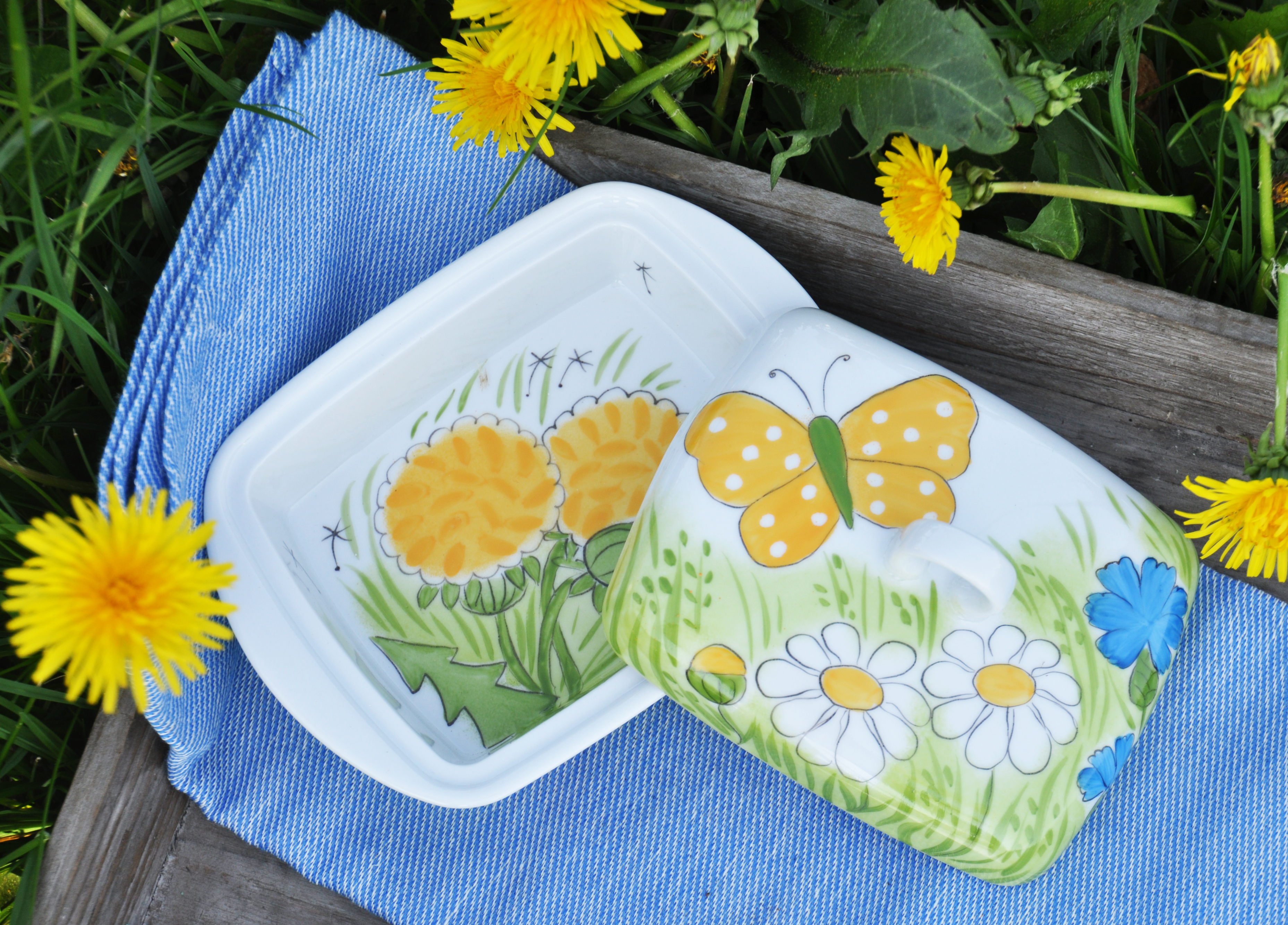 Alle Blumen mit gelben Schmetterling Butterdose aus Porzellan